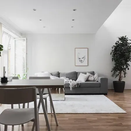 Large Modern In Center! Apartment